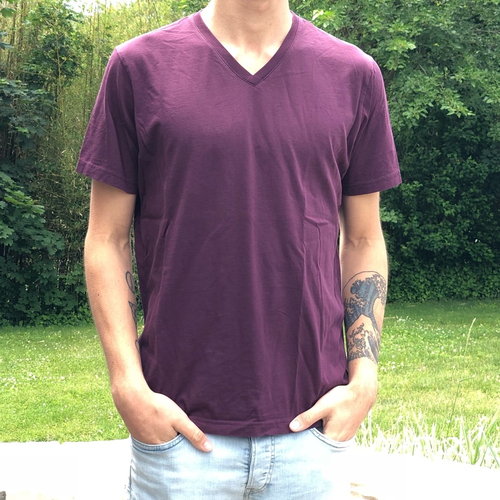 UNIQLO Men Supima Cotton V-Neck Tee